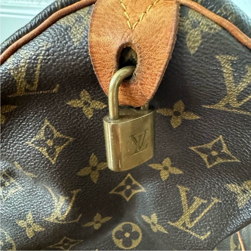 Louis Vuitton Handbag in Brown Speedy 30 Monogram - Picture 5 of 10